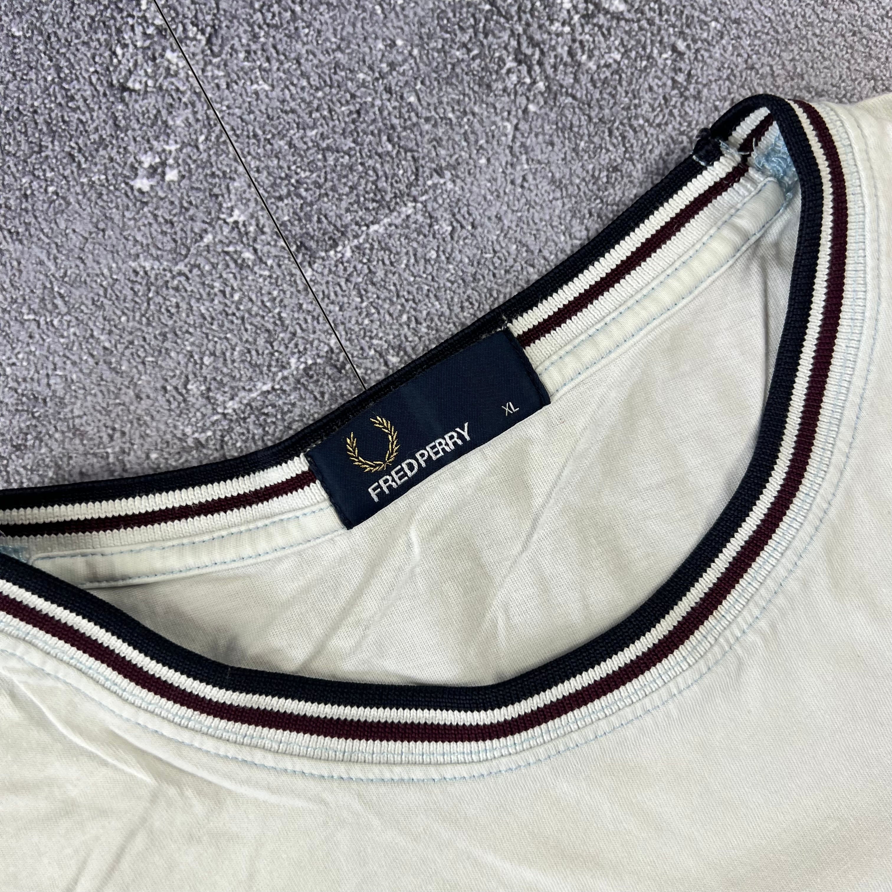 Fred Perry Tshirt (XL)