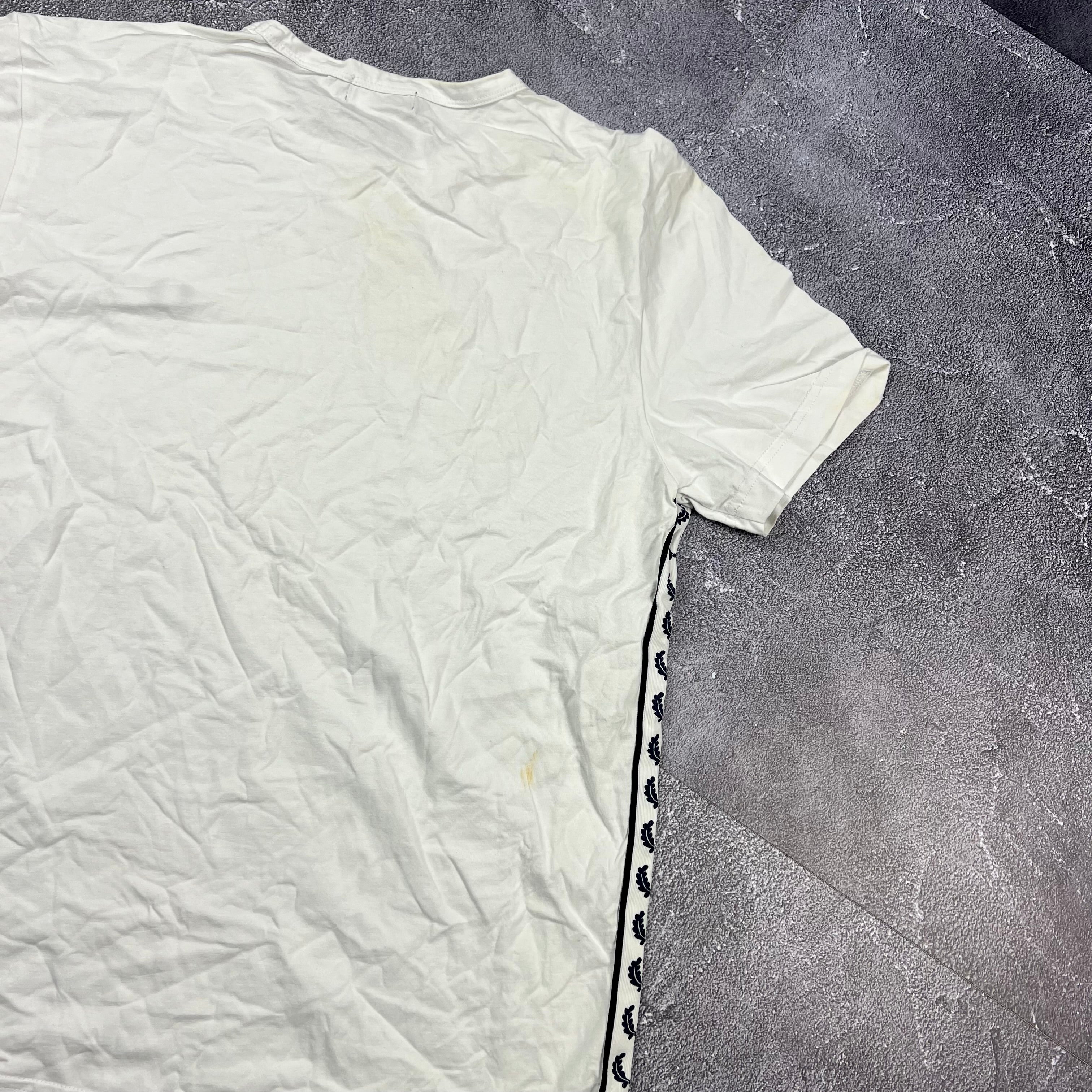 Fred Perry Tshirt (L)