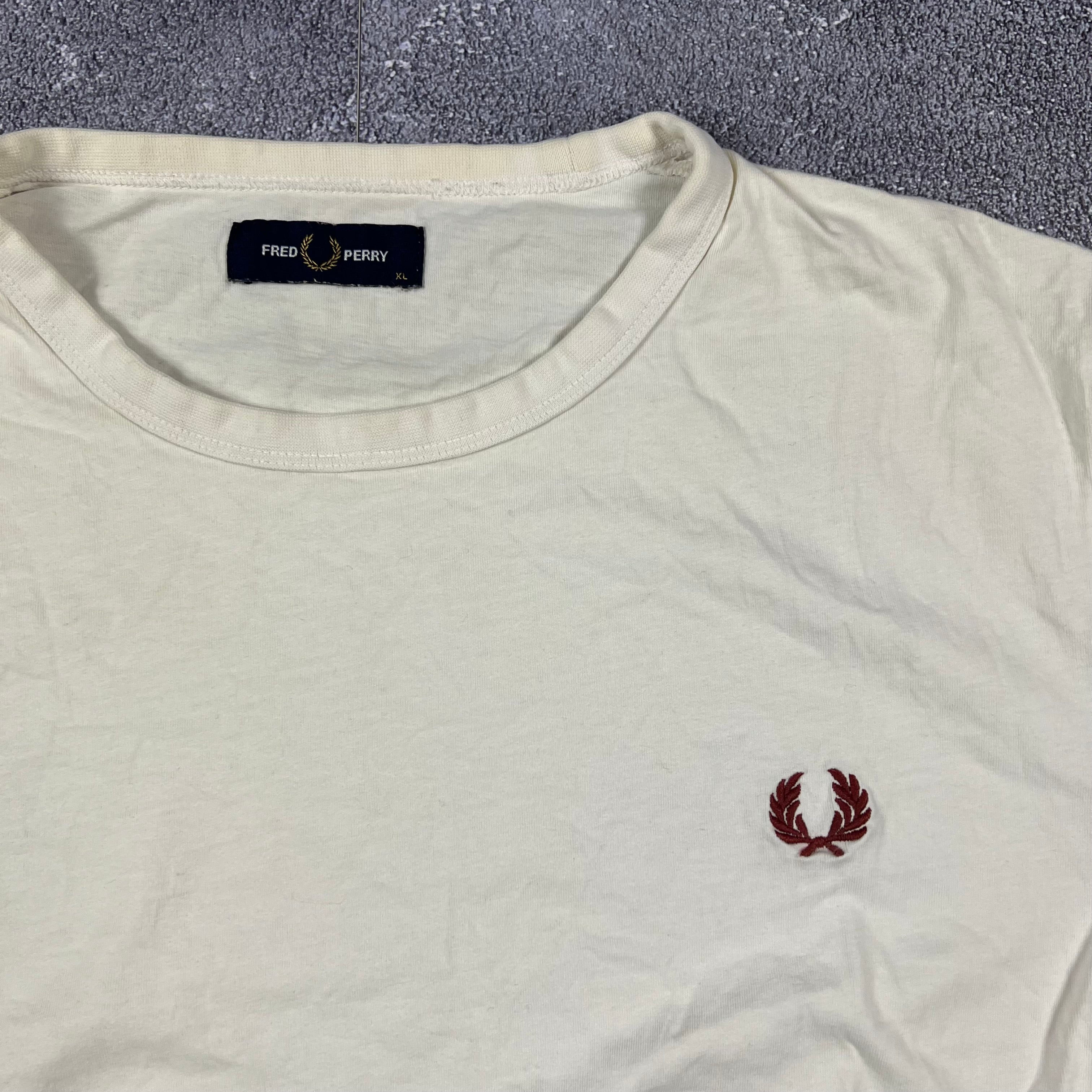 Fred Perry Tshirt(XL)